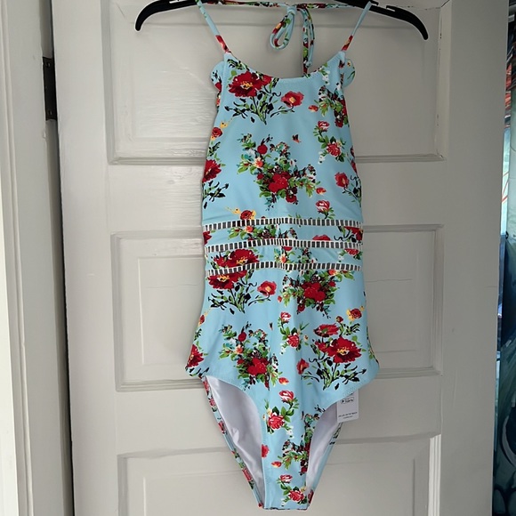 Never worn Cupshe one piece bathing suit. Size large. - Picture 5 of 5